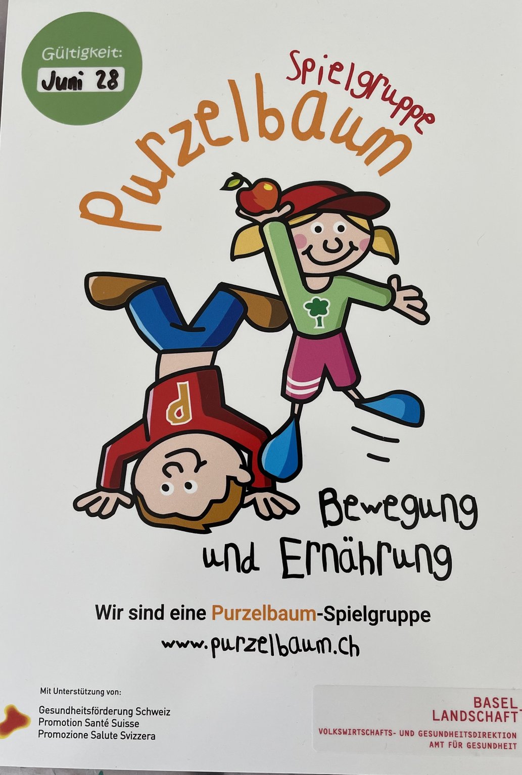 Plakat der zertifizierten Purzelbaum-Spielgruppe für Bewegung und Ernährung